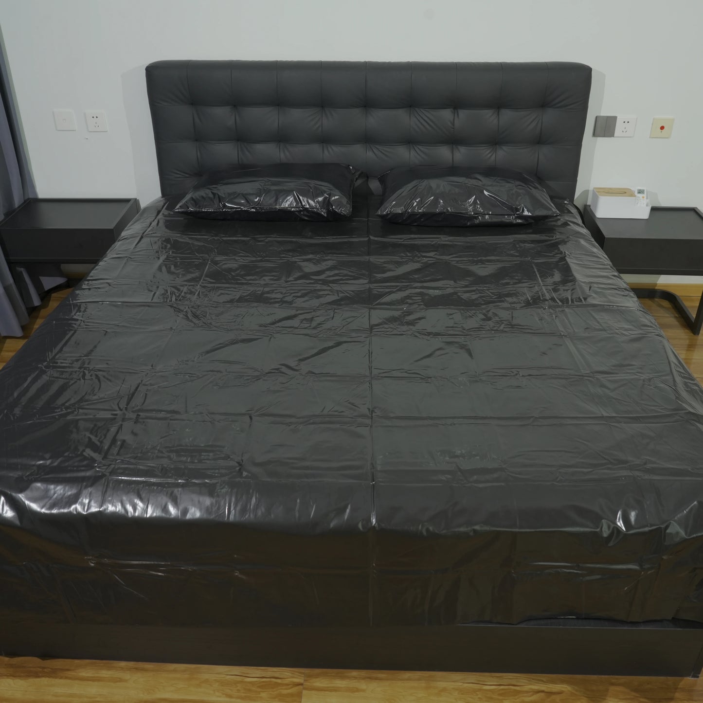 3pc bedding set - 1 bed sheet +2 PU pillowcases