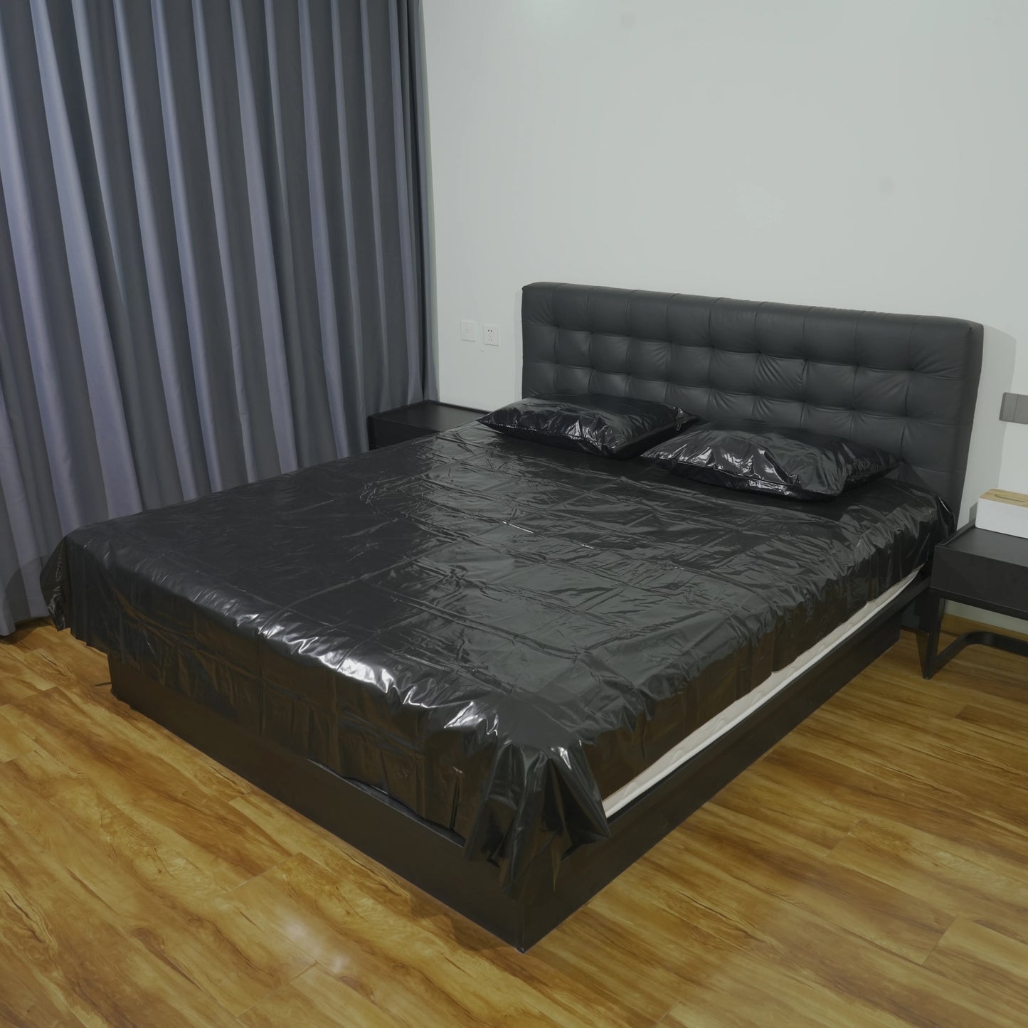 3pc bedding set - 1 bed sheet +2 PU pillowcases